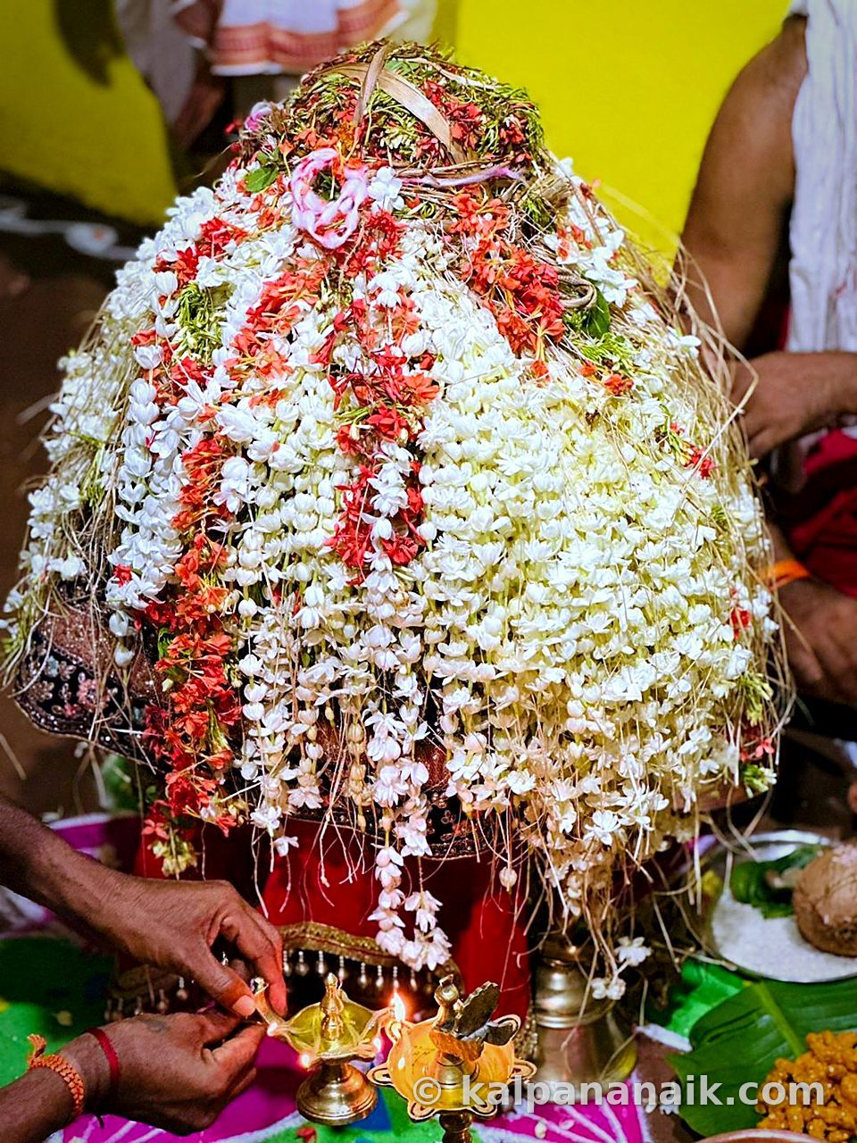 Huge white and red flower garland