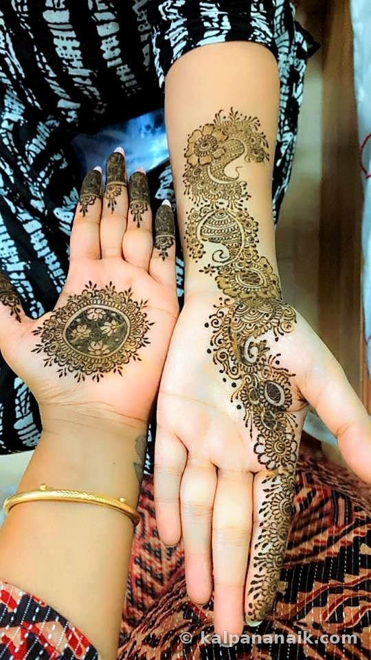 Mehndi on both hands