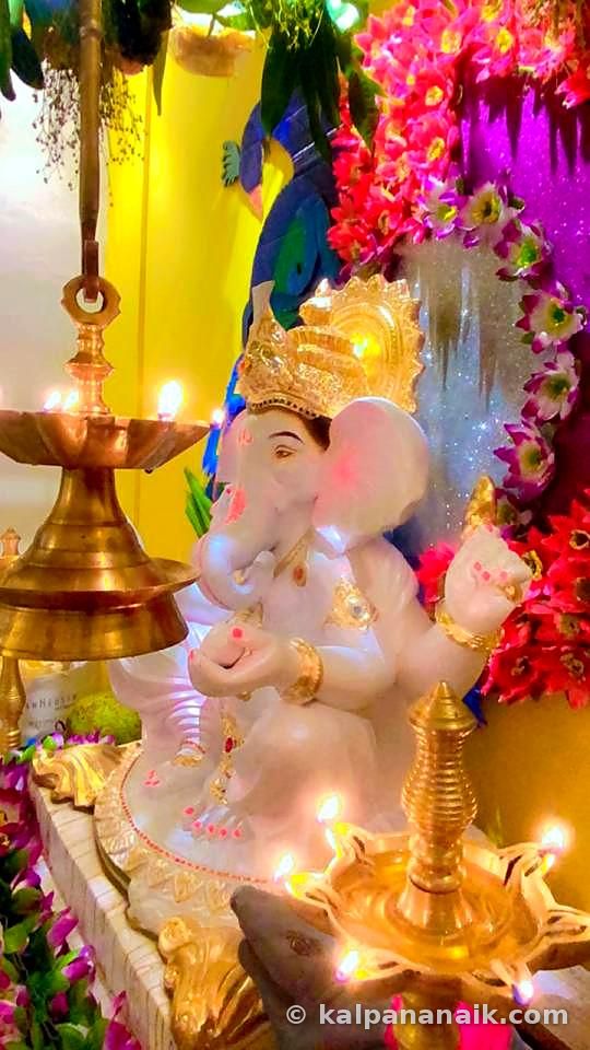 Ganesh idol with lamps